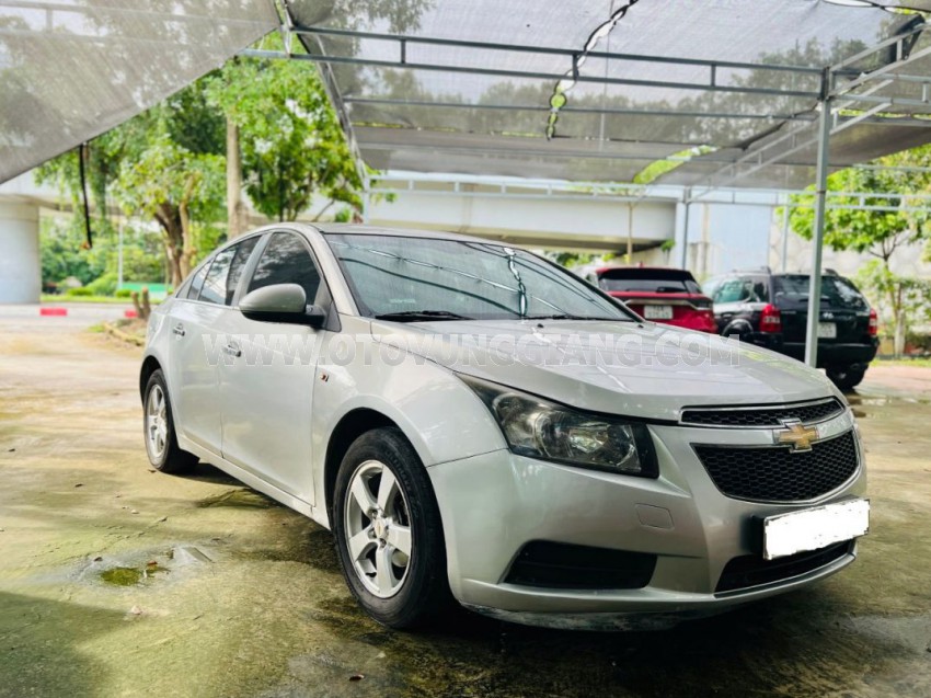 Chevrolet Cruze LS 1.6 MT 2011